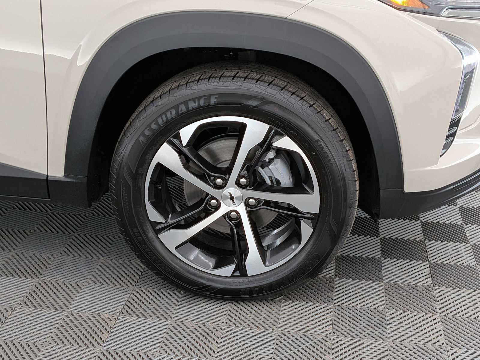 New 2026 Chevrolet Trax RS w/ Sunroof Package FWD image 15