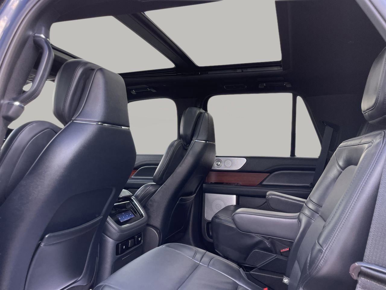 Used 2022 Lincoln Navigator Reserve AWD/4WD image 16