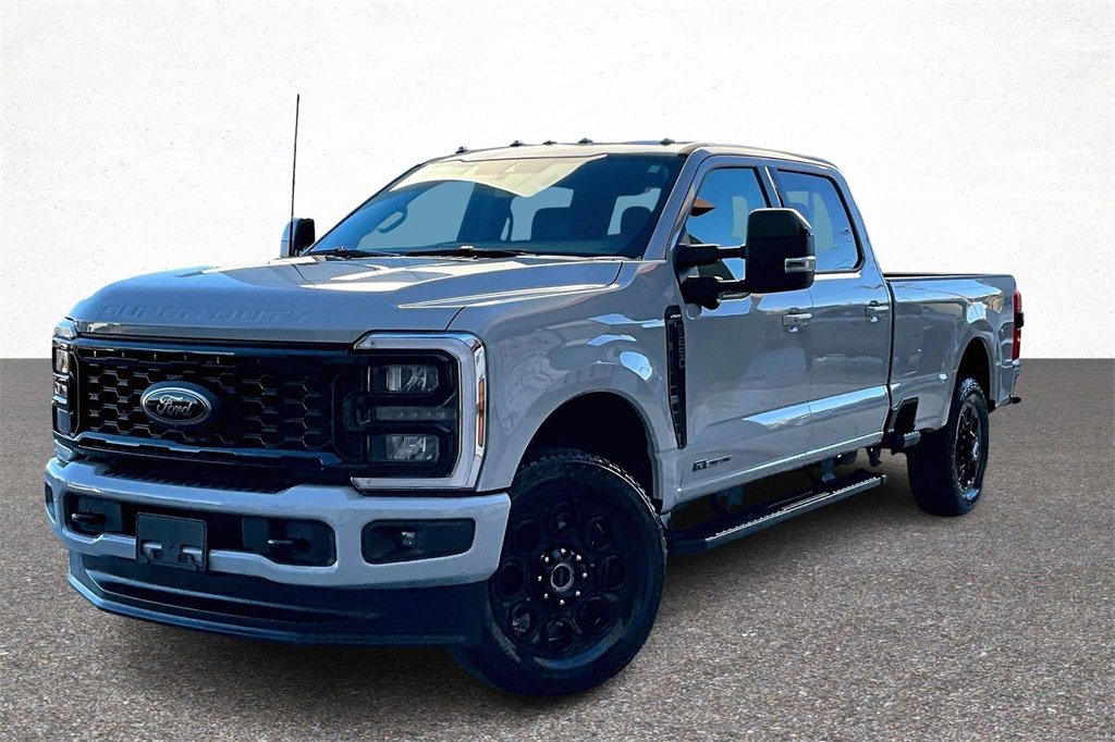 Used 2025 Ford F250 Lariat w/ Black Appearance Package image 4