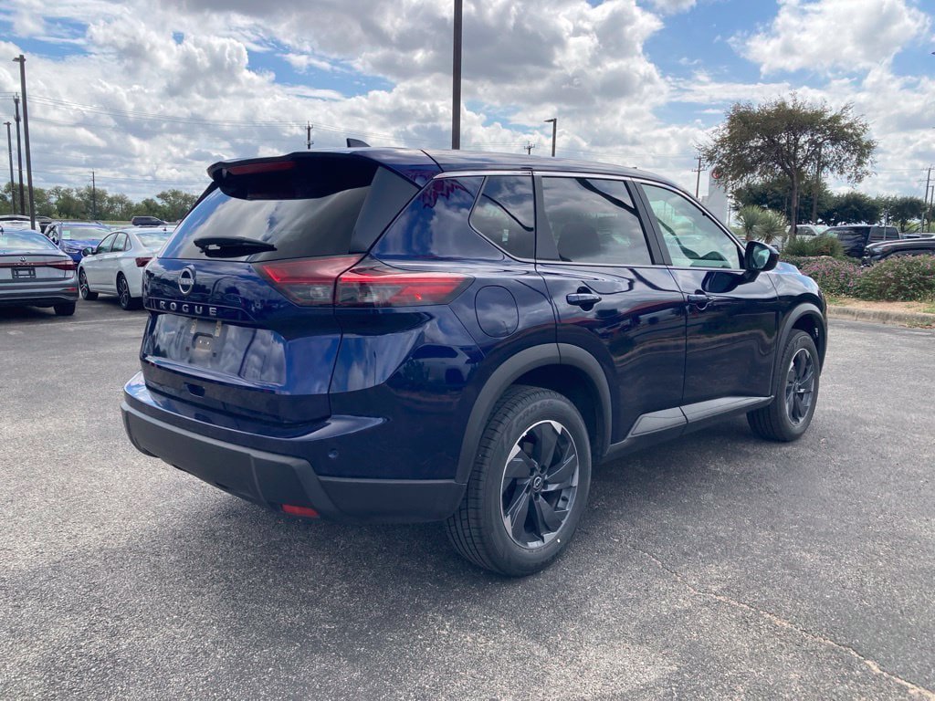 Used 2026 Nissan Rogue SV FWD image 5