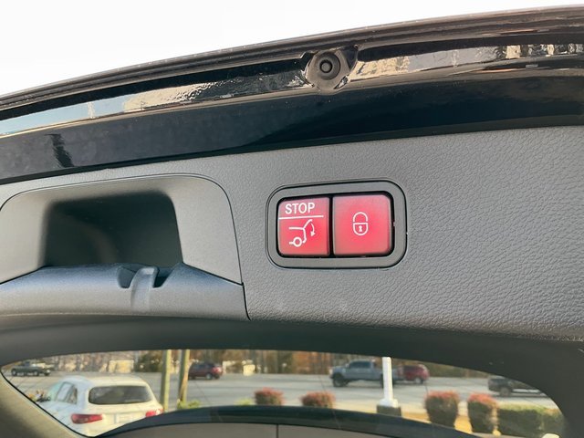 Used 2022 Mercedes-Benz GLC 300 w/ Premium Package Lite image 18