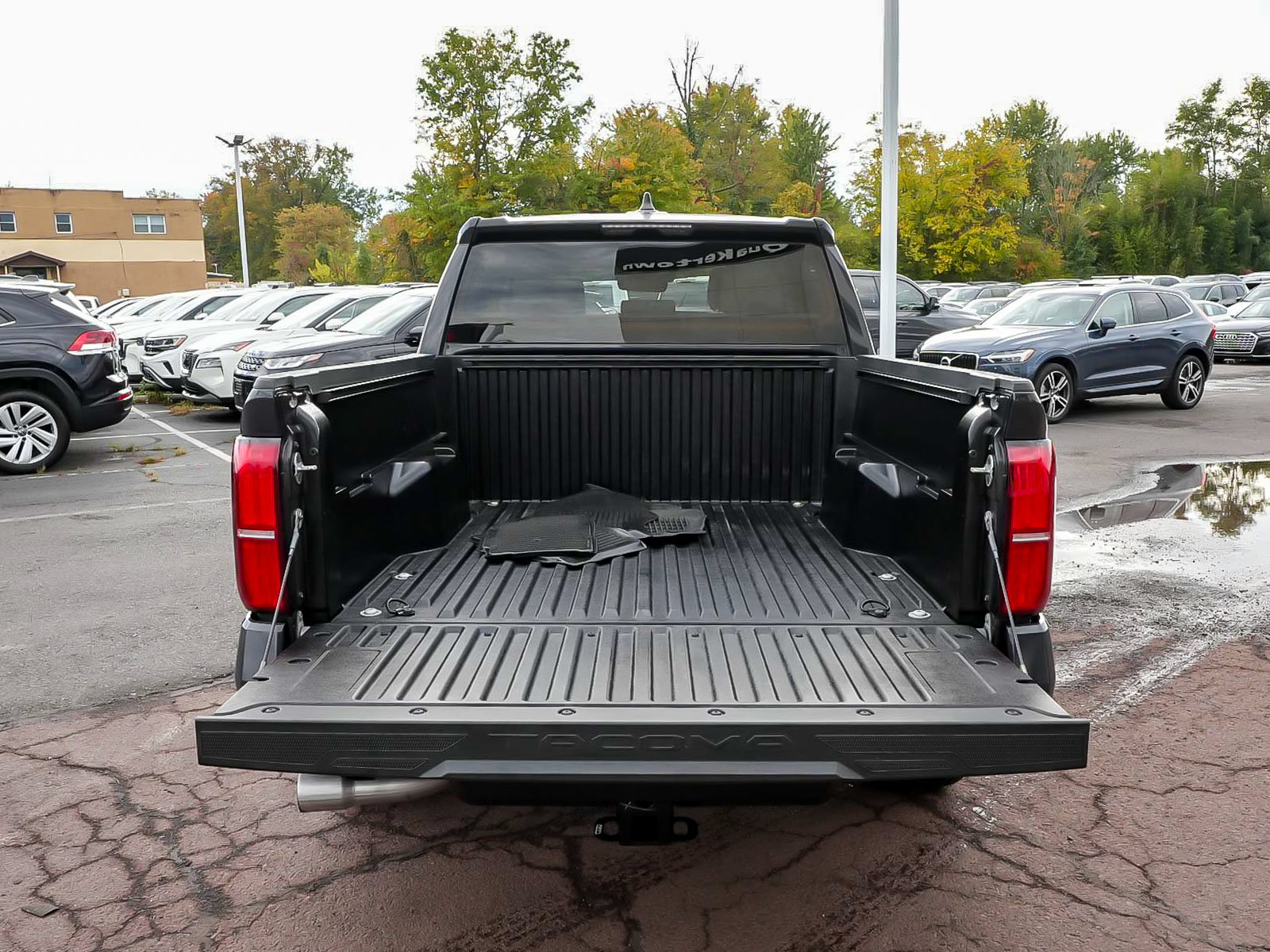 Used 2024 Toyota Tacoma SR5 AWD/4WD image 45