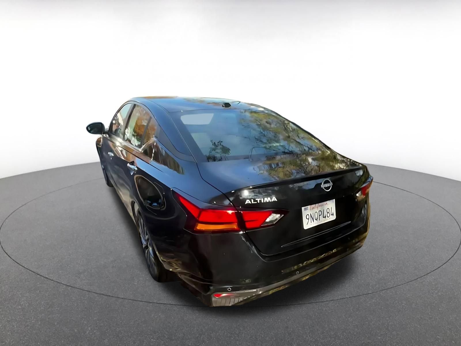 Used 2025 Nissan Altima 2.5 SV image 11