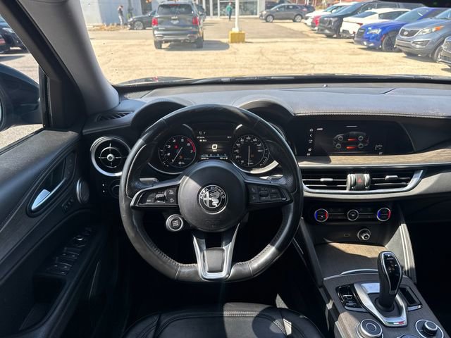 Used 2020 Alfa Romeo Stelvio Ti w/ Nero Edizione image 24
