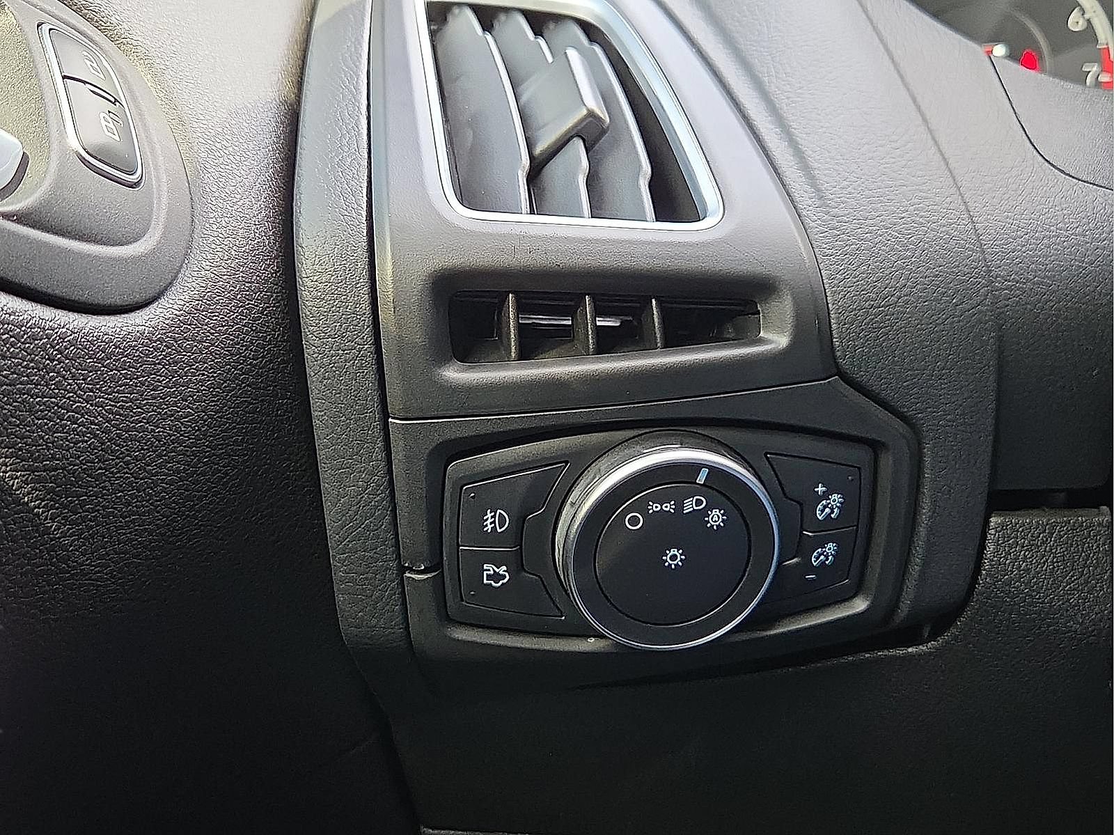 Used 2018 Ford Focus ST FWD image 19