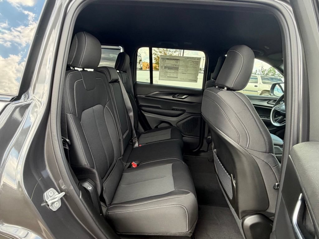 New 2026 Jeep Grand Cherokee Laredo RWD image 39