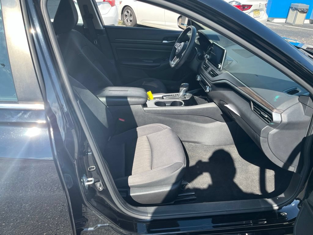 Used 2024 Nissan Altima 2.5 SV FWD image 42