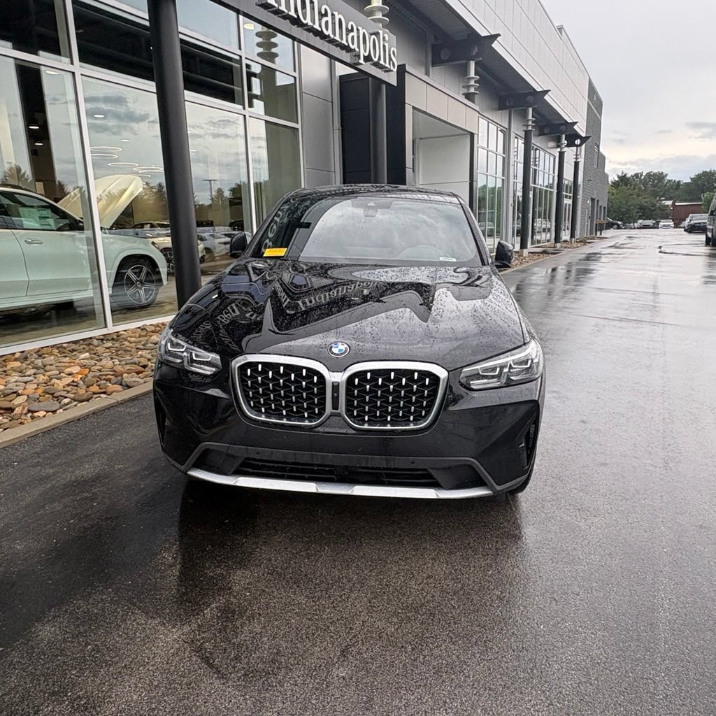 Used 2025 BMW X4 xDrive30i w/ Premium Package AWD/4WD image 3