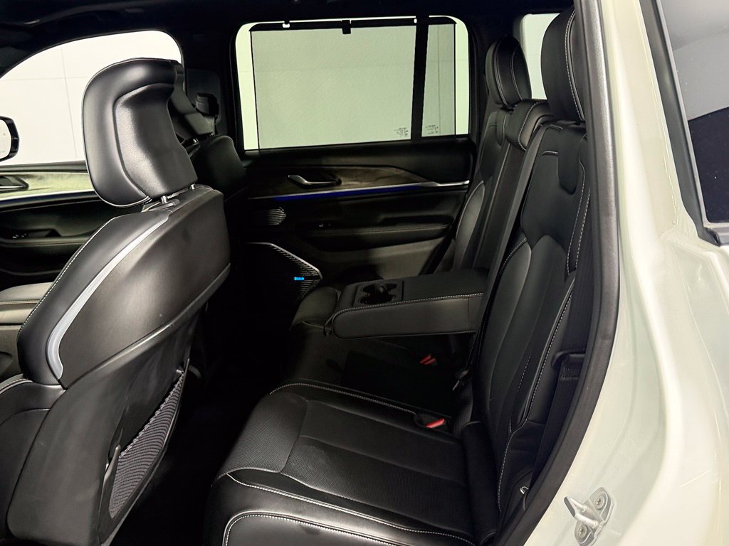 Certified 2022 Jeep Grand Cherokee Overland w/ Advanced Protech Group III AWD/4WD image 20