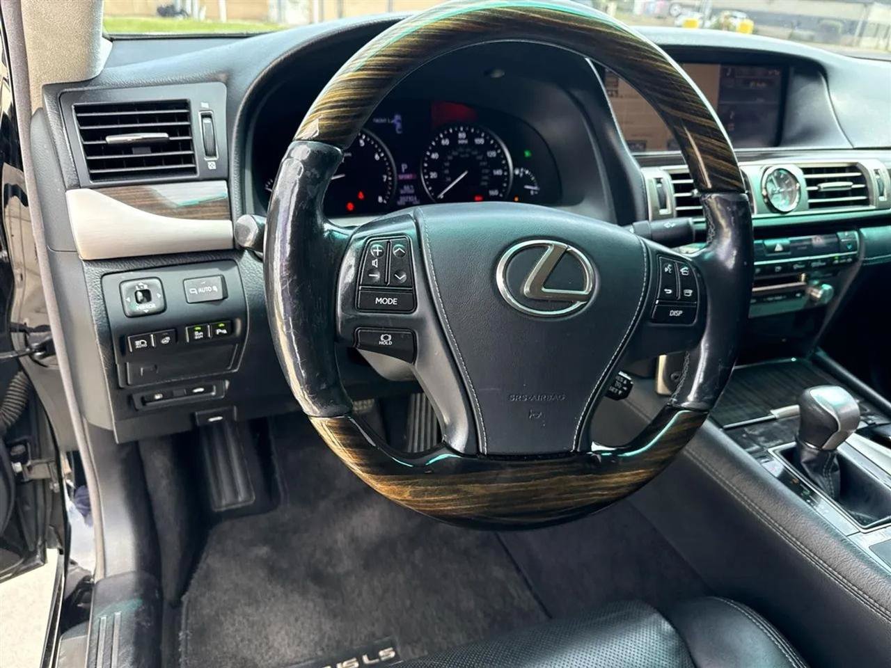 Used 2013 Lexus LS 460 L w/ Preferred Accessory Package RWD image 30