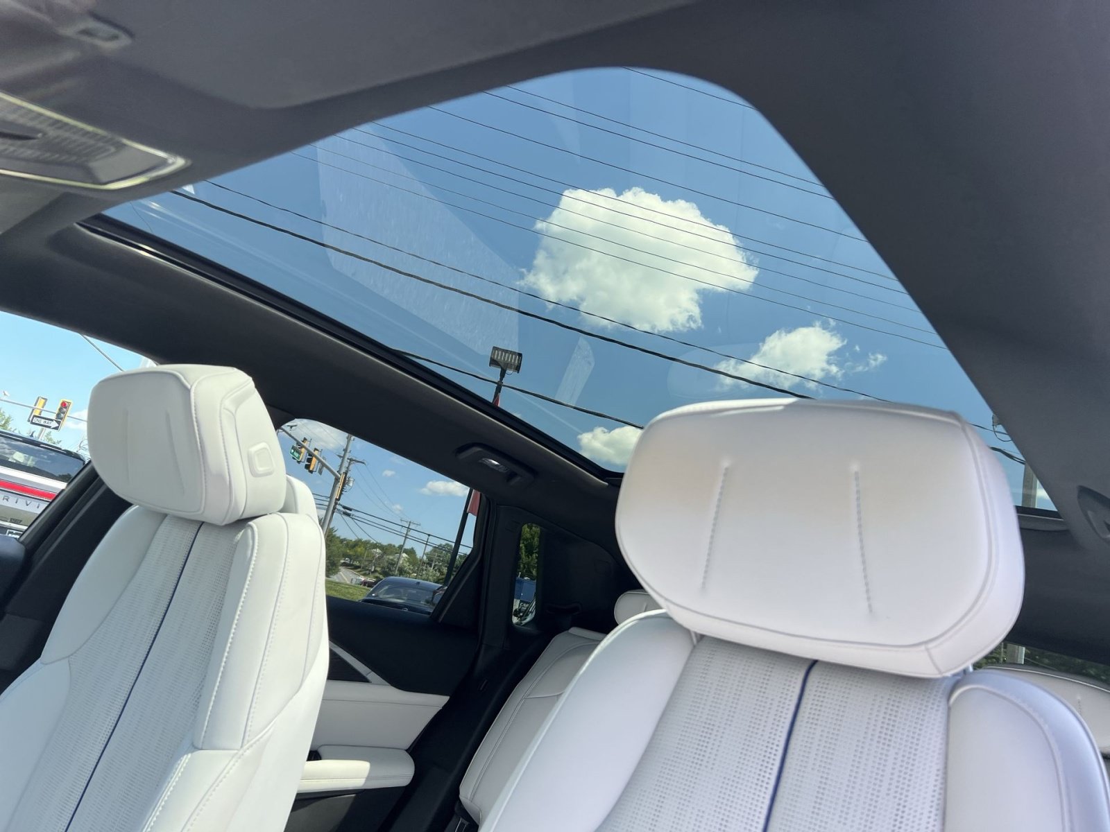 Used 2024 Cadillac Lyriq Luxury AWD/4WD image 23