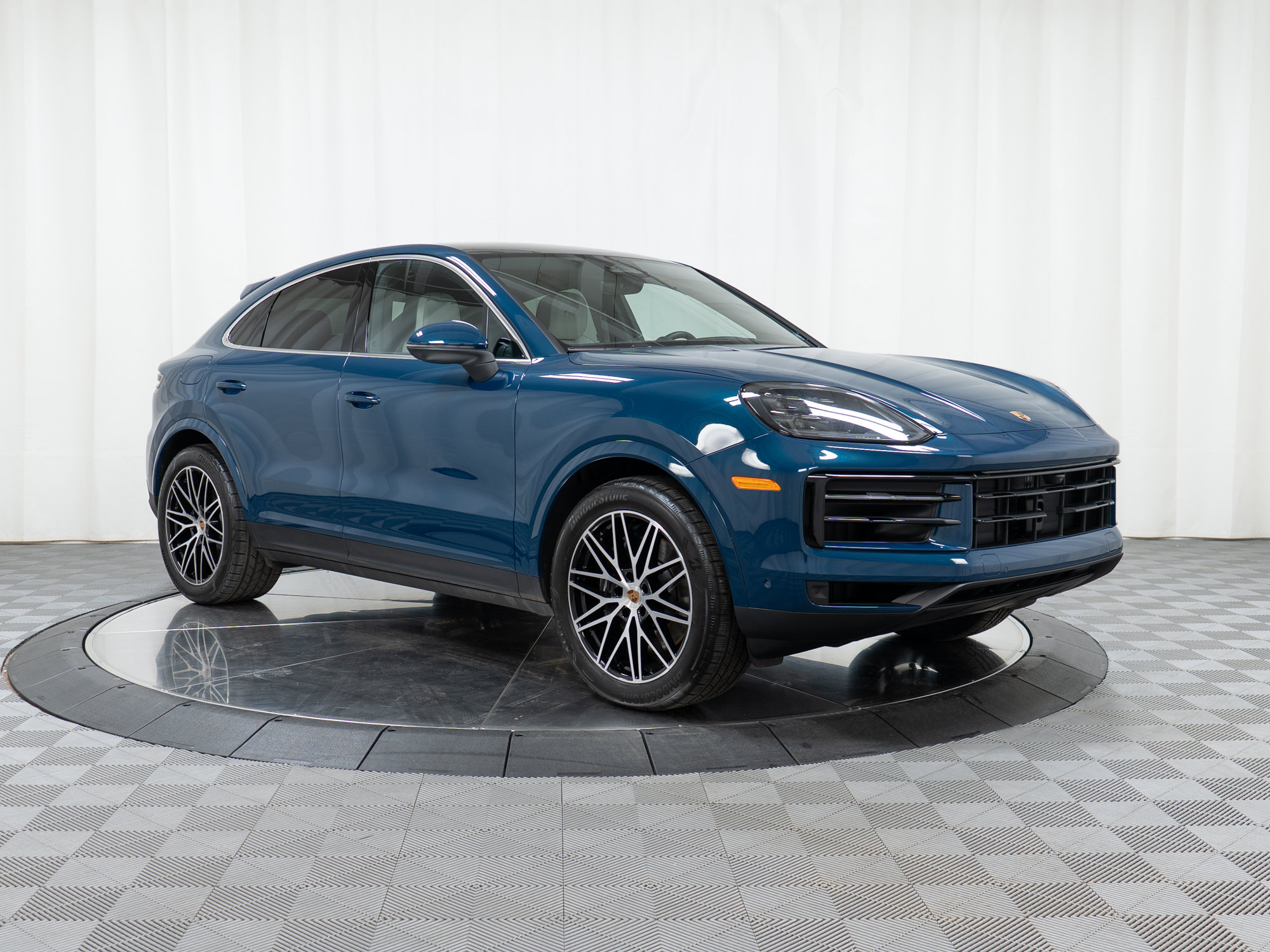 Certified 2026 Porsche Cayenne Coupe AWD/4WD image 9
