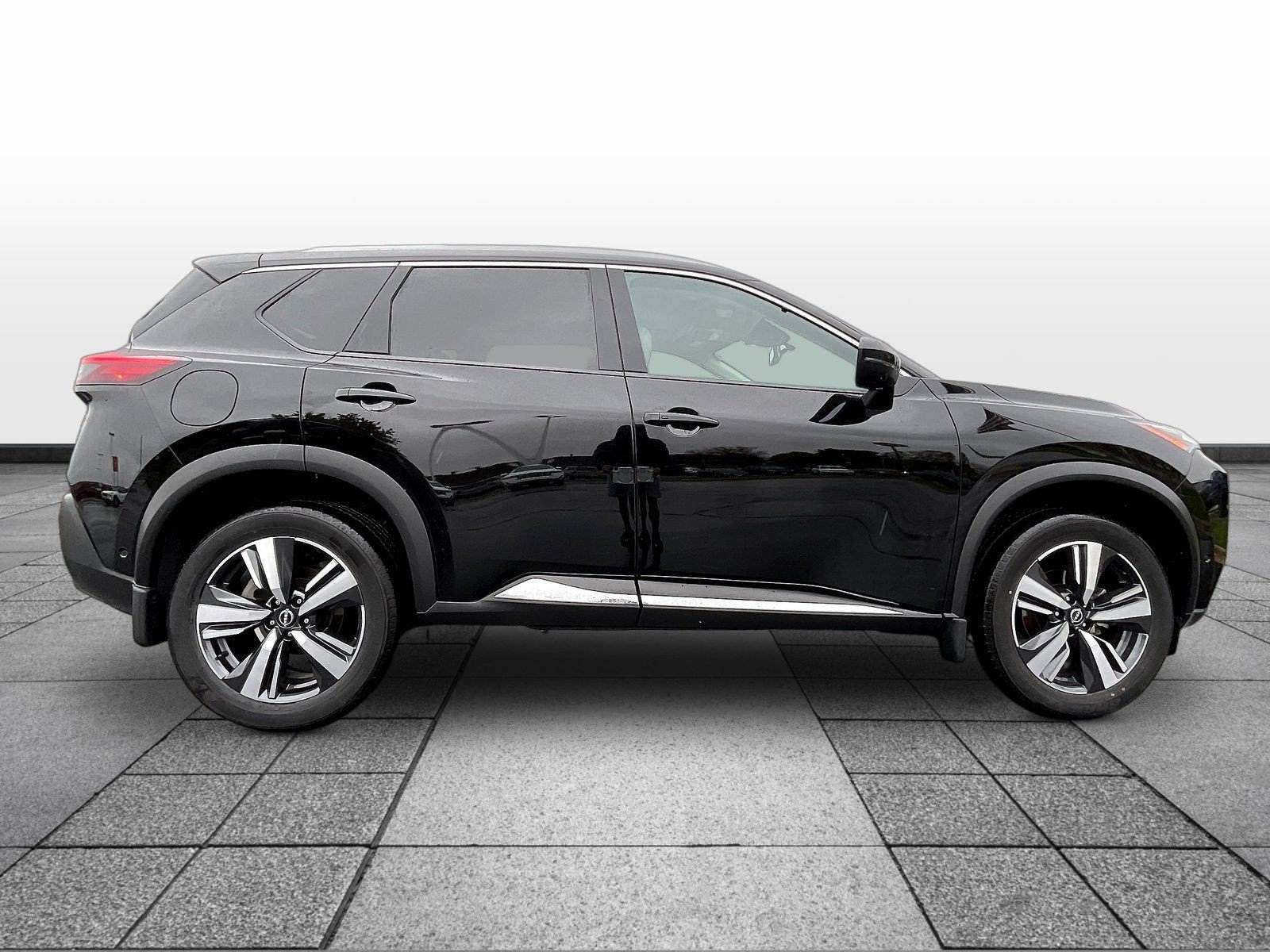 Certified 2023 Nissan Rogue SL w/ SL Premium Package AWD/4WD image 4