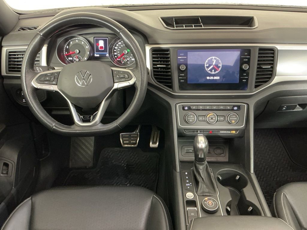 Used 2020 Volkswagen Atlas Cross Sport SE w/ Panoramic Sunroof Package image 17