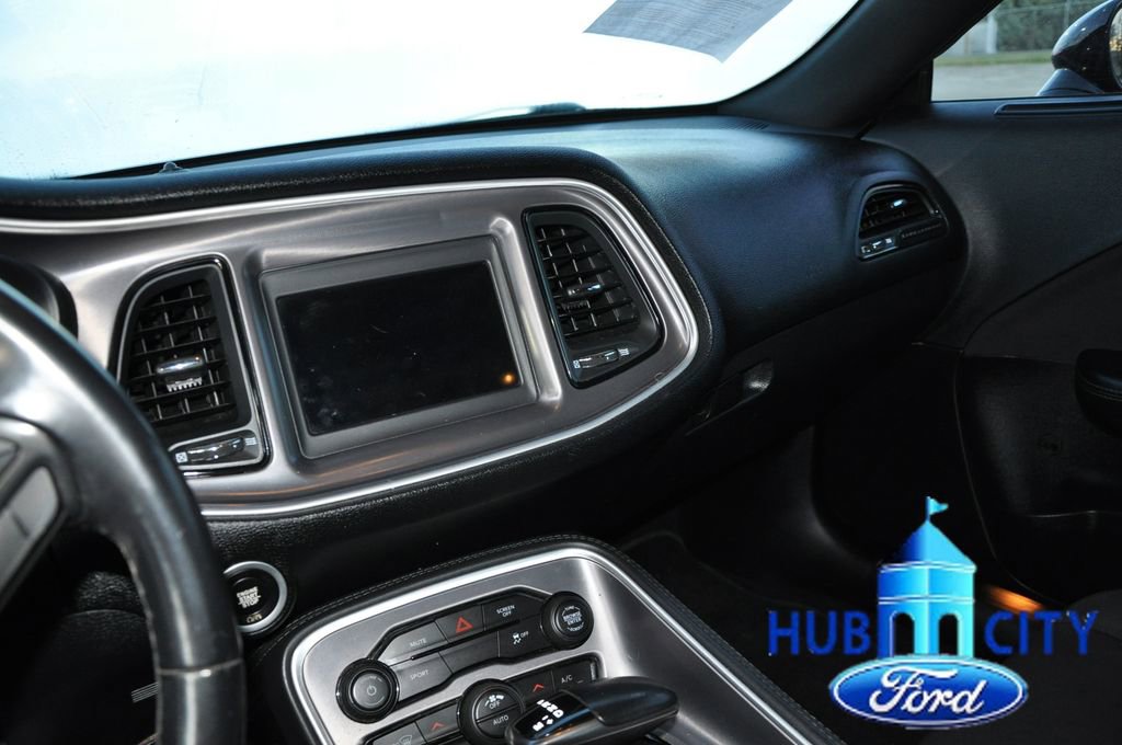 Used 2019 Dodge Challenger SXT image 15