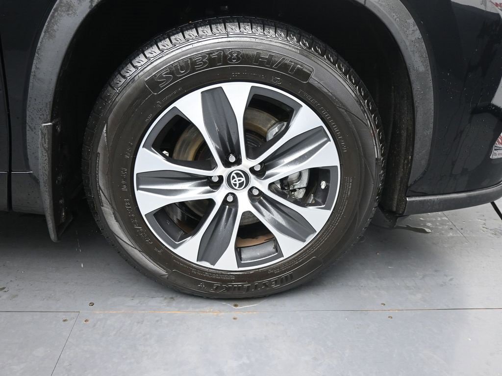 Used 2023 Toyota Highlander XLE image 13