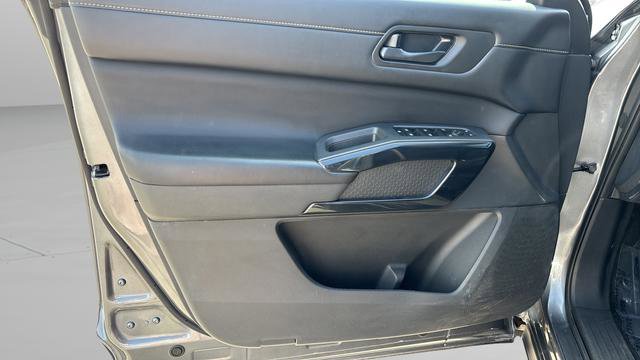 Used 2024 Nissan Pathfinder S AWD/4WD image 11