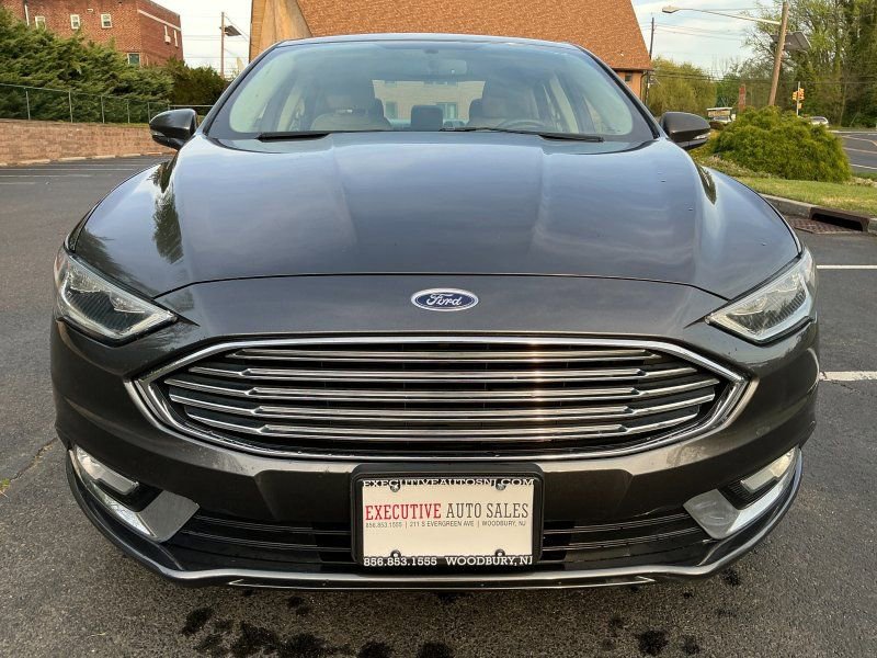 Used 2017 Ford Fusion SE FWD image 2