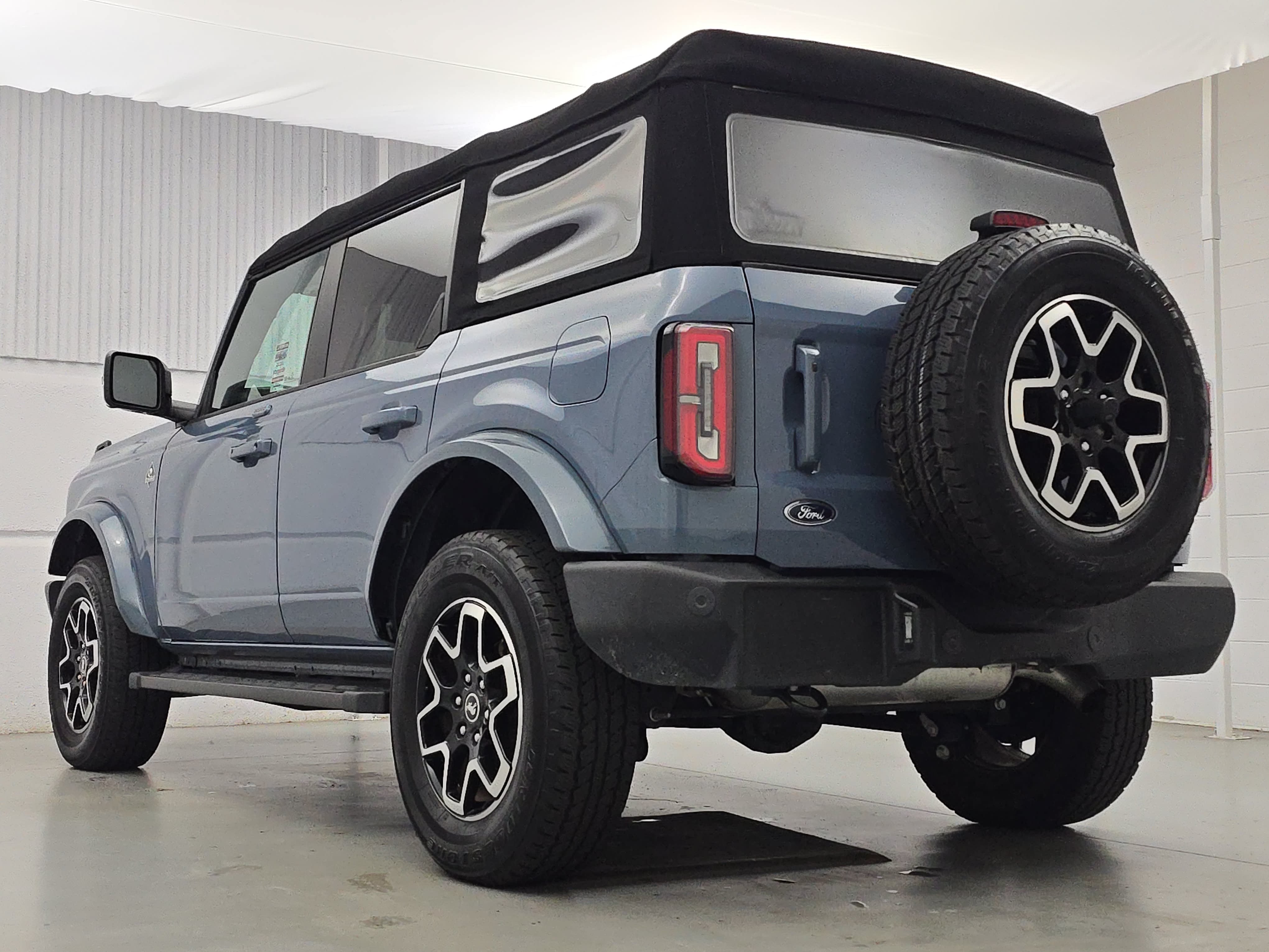 Used 2023 Ford Bronco Outer Banks AWD/4WD image 3