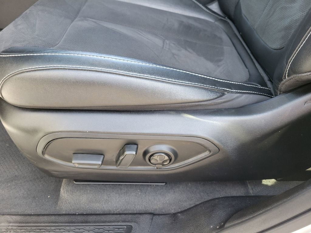 Used 2023 Jeep Grand Cherokee L Laredo image 15