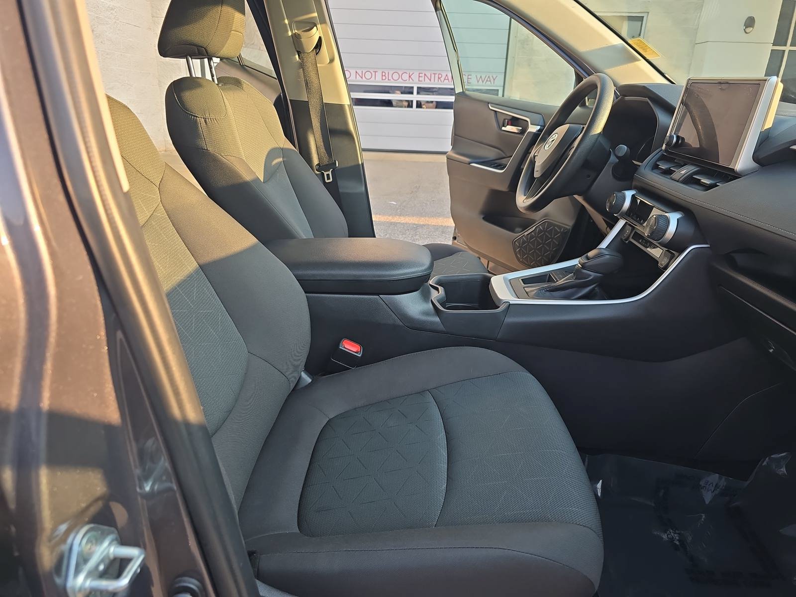 Used 2024 Toyota RAV4 XLE FWD image 10