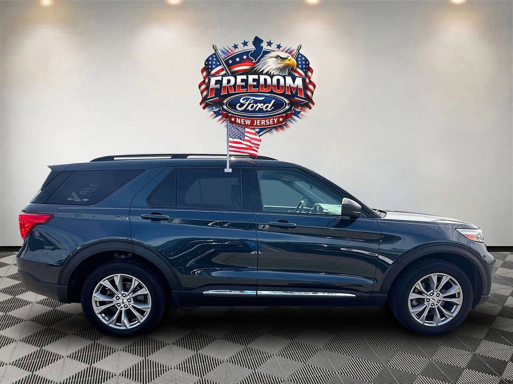 Used 2023 Ford Explorer XLT w/ Equipment Group 202A AWD/4WD image 3
