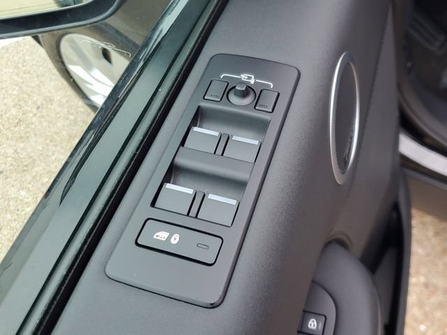 Used 2024 Land Rover Discovery S AWD/4WD image 19