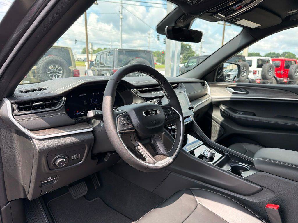 New 2026 Jeep Grand Cherokee Limited w/ Limited Altitude Package RWD image 32