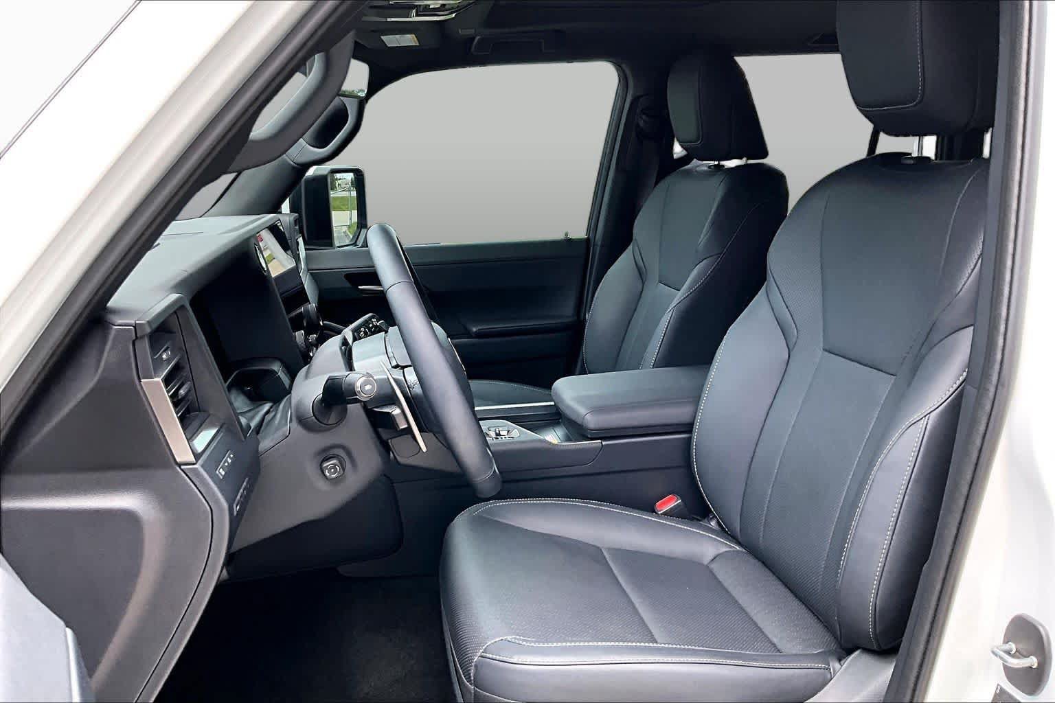 Used 2025 Lexus GX 550 w/ Cold Area Package AWD/4WD image 8