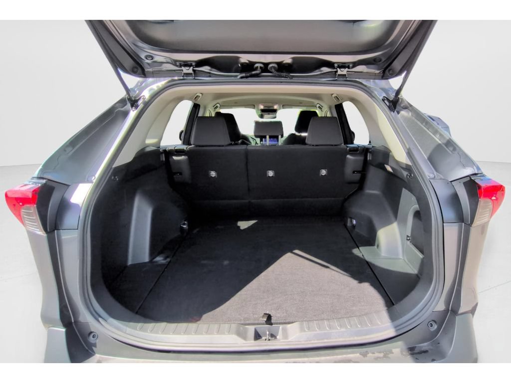Used 2025 Toyota RAV4 LE AWD/4WD image 9