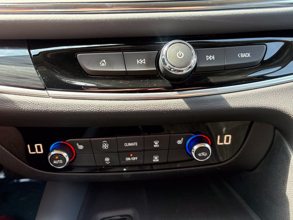 Used 2021 Buick Enclave Essence FWD image 23