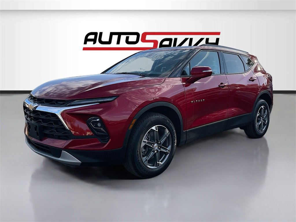 Used 2025 Chevrolet Blazer LT image 3