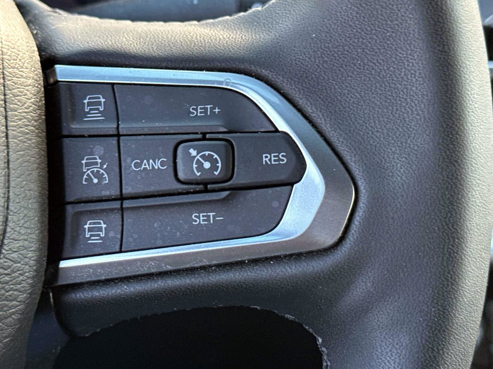 Used 2025 Jeep Compass Limited image 14