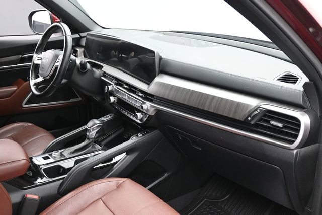Used 2023 Kia Telluride EX w/ EX Captain's Chair Package FWD image 28