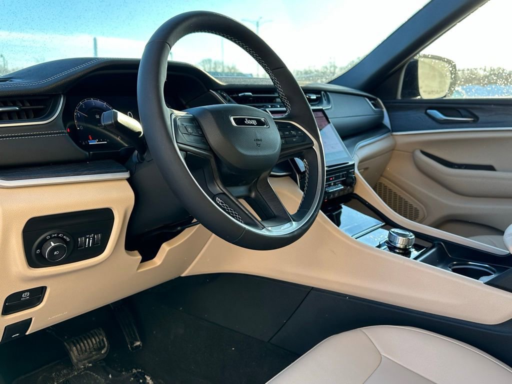 New 2025 Jeep Grand Cherokee Limited image 8