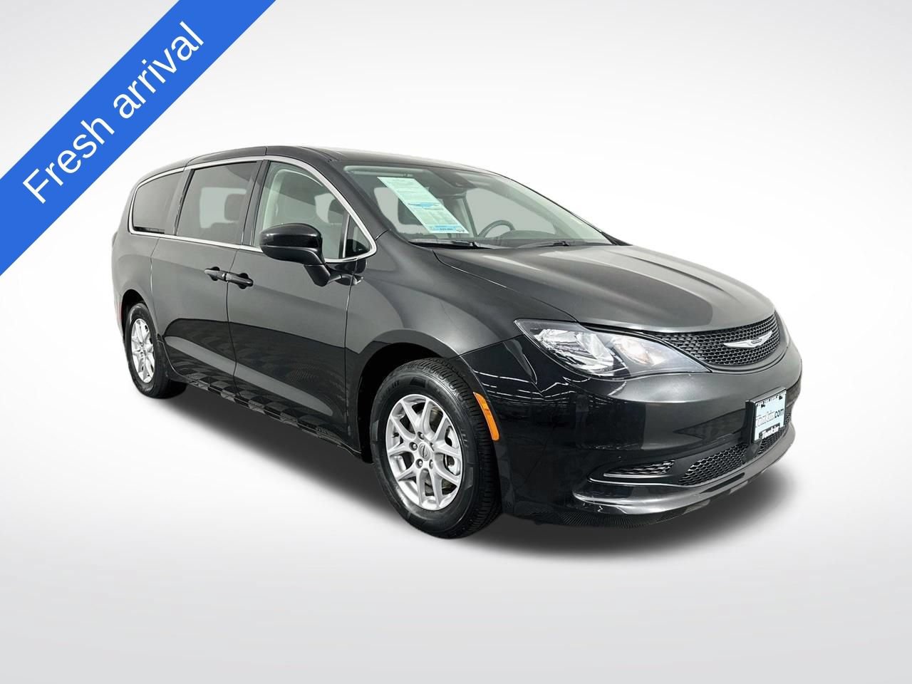 Used 2023 Chrysler Voyager LX FWD image 1