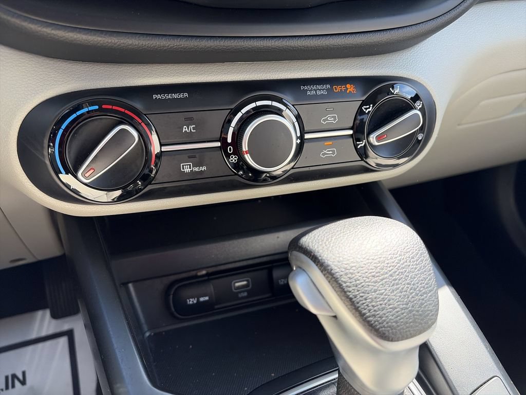 Used 2025 Kia Soul LX w/ LX Technology Package FWD image 18