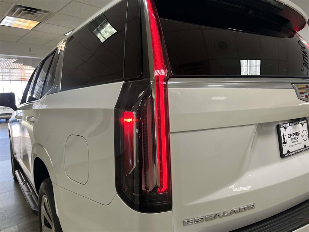 Used 2022 Cadillac Escalade Premium Luxury image 13