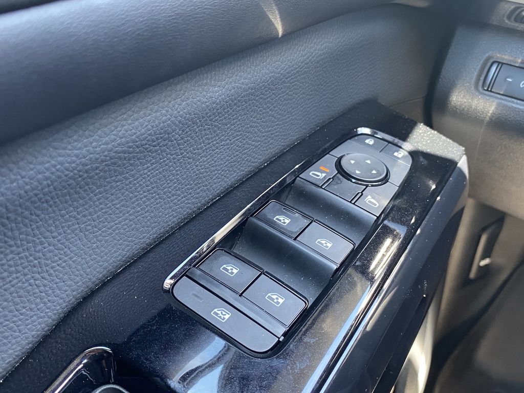 Used 2022 Nissan Pathfinder SV FWD image 9