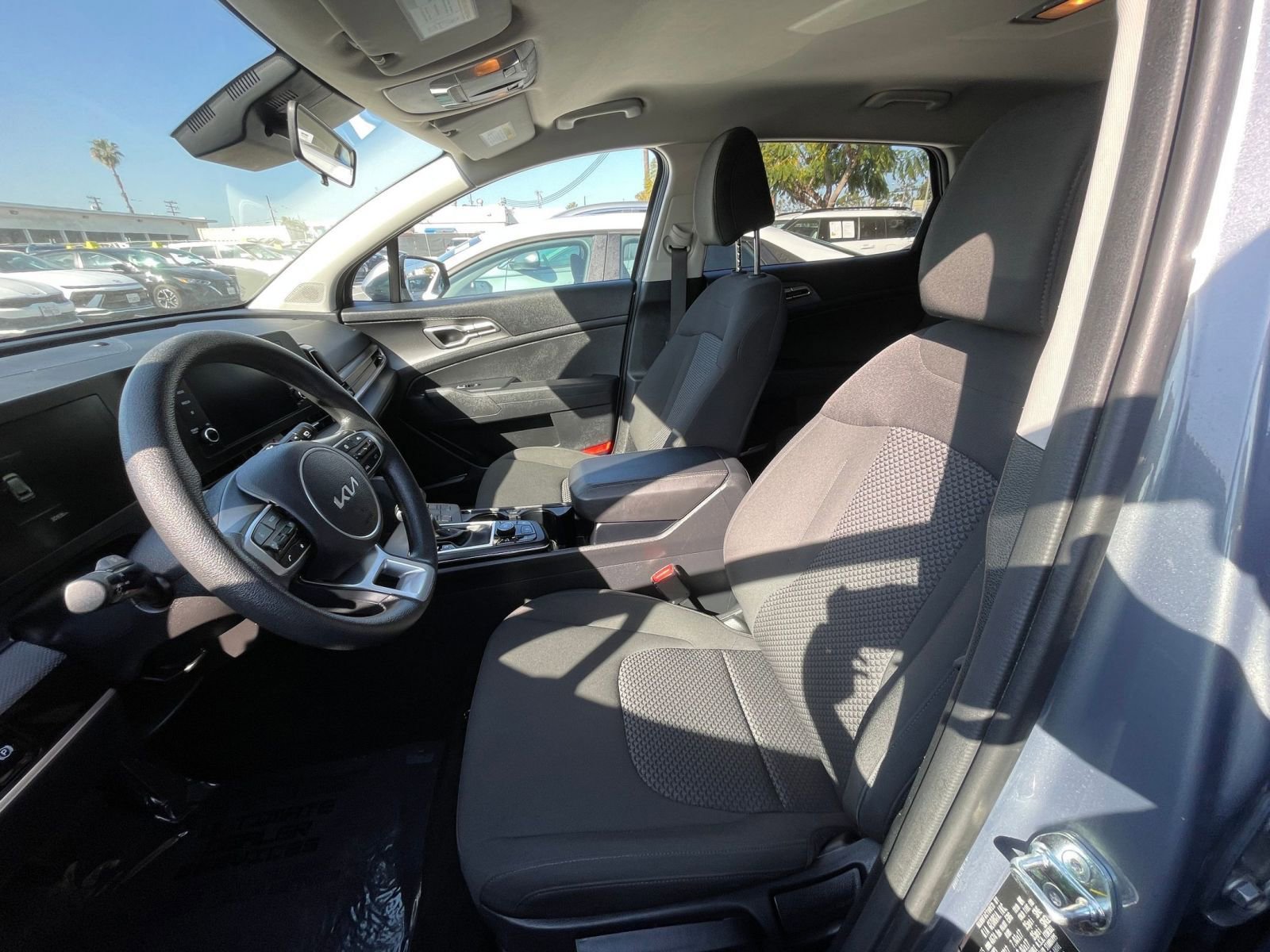Used 2025 Kia Sportage LX FWD image 27