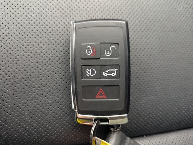 Used 2025 Land Rover Range Rover SE AWD/4WD image 32