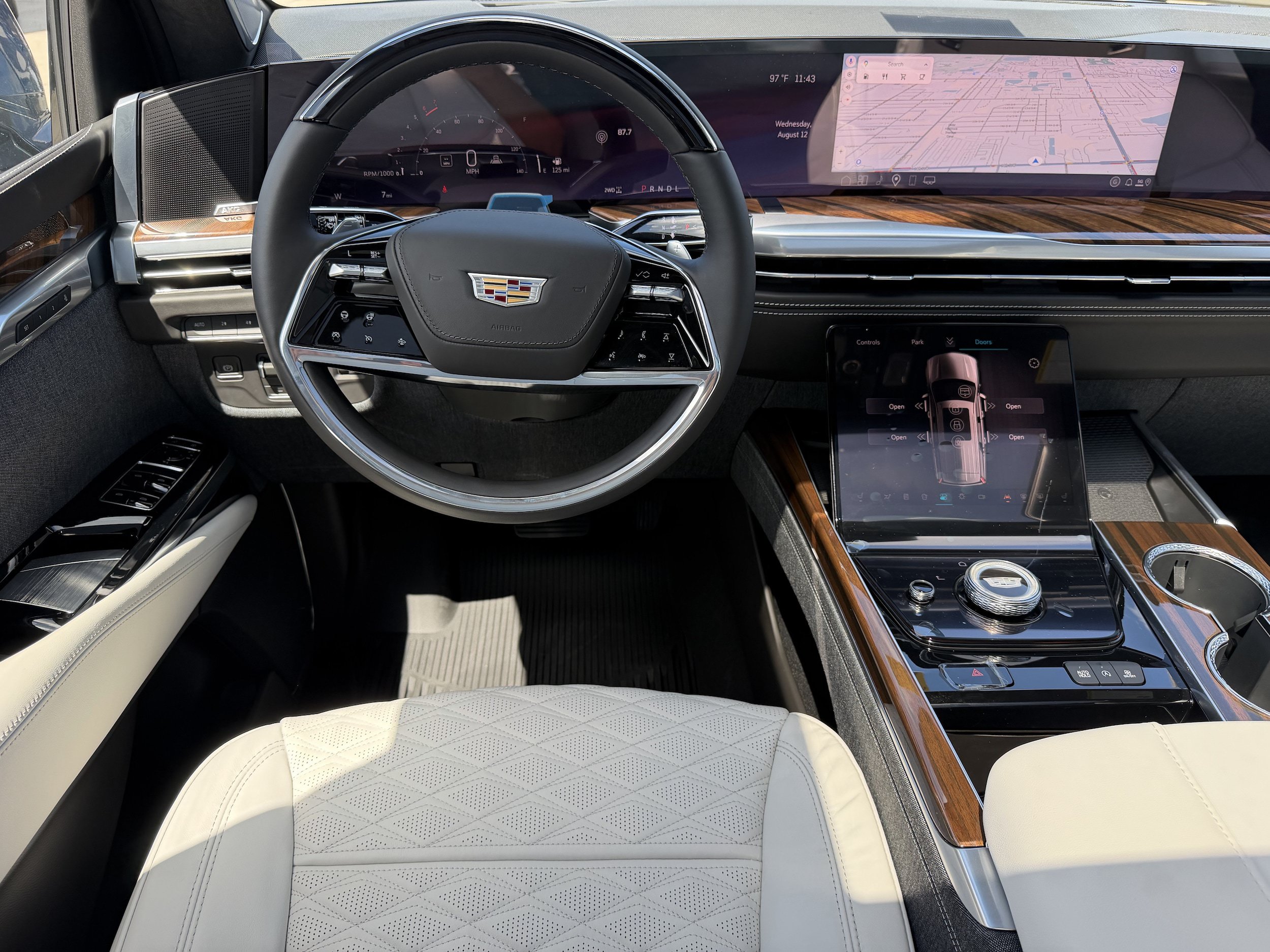 New 2026 Cadillac Escalade ESV Platinum Sport w/ LPO, ONYX Package AWD/4WD image 29