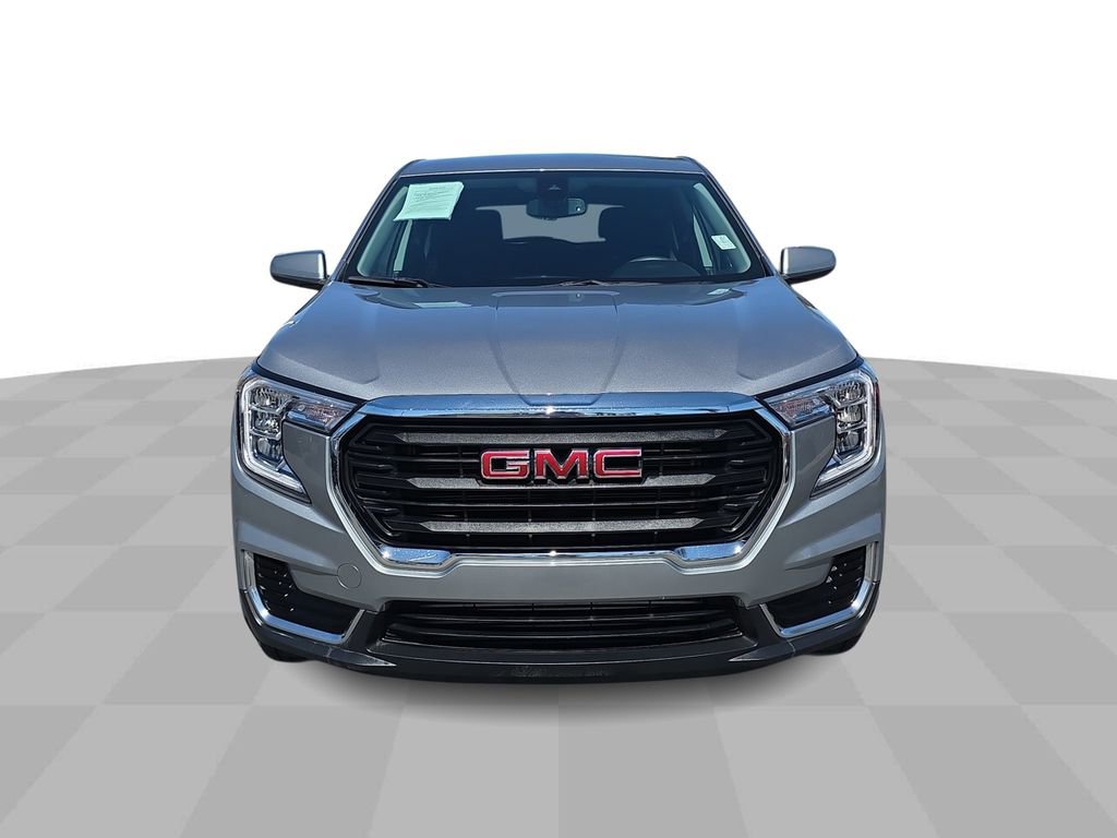 Used 2024 GMC Terrain SLE image 3