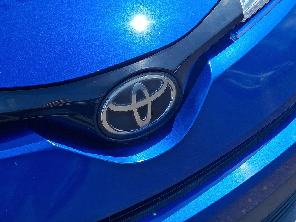 Used 2018 Toyota C-HR XLE image 4