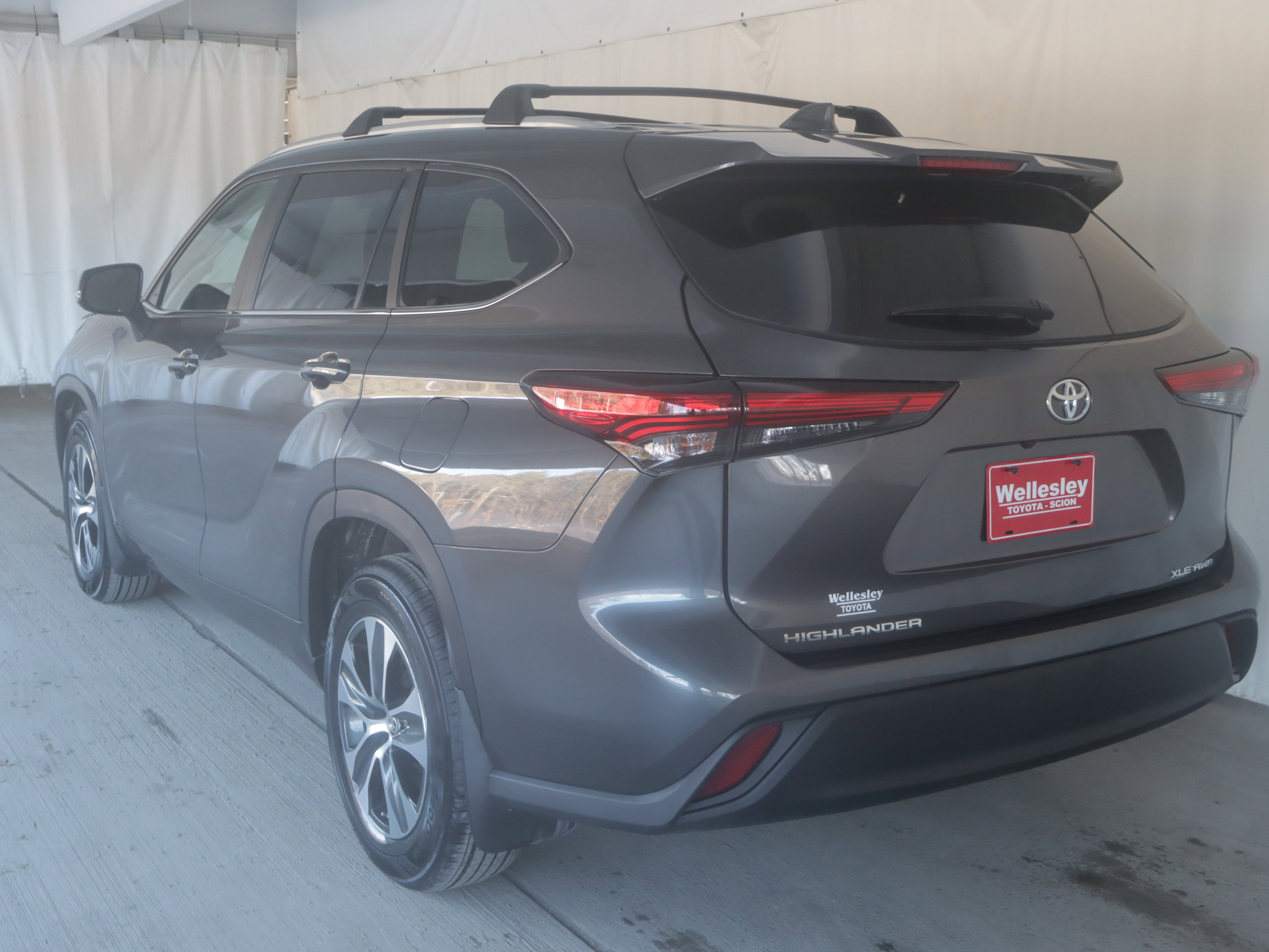 Used 2023 Toyota Highlander XLE image 19