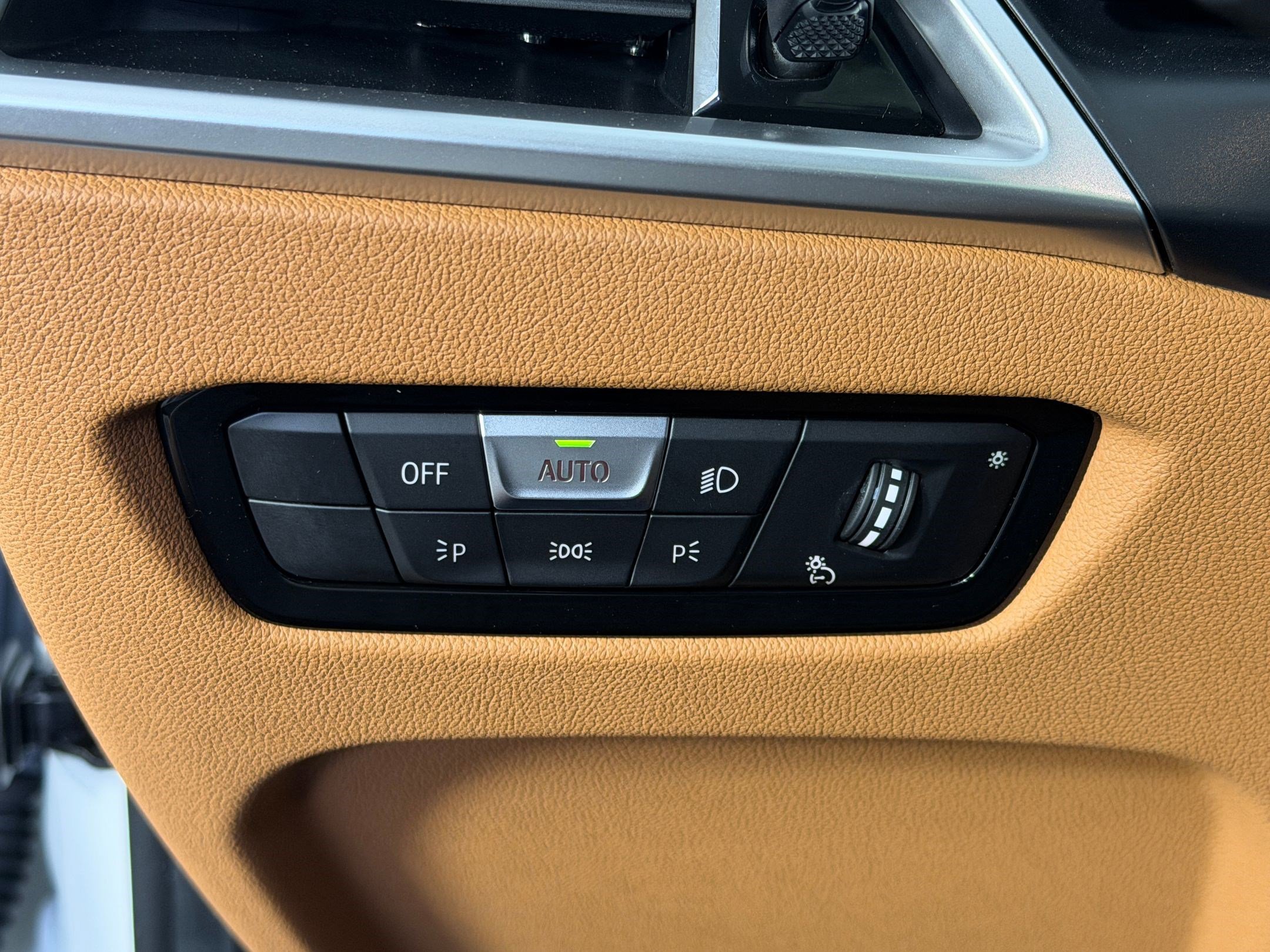 New 2026 BMW 330i Sedan w/ Convenience Package RWD image 28