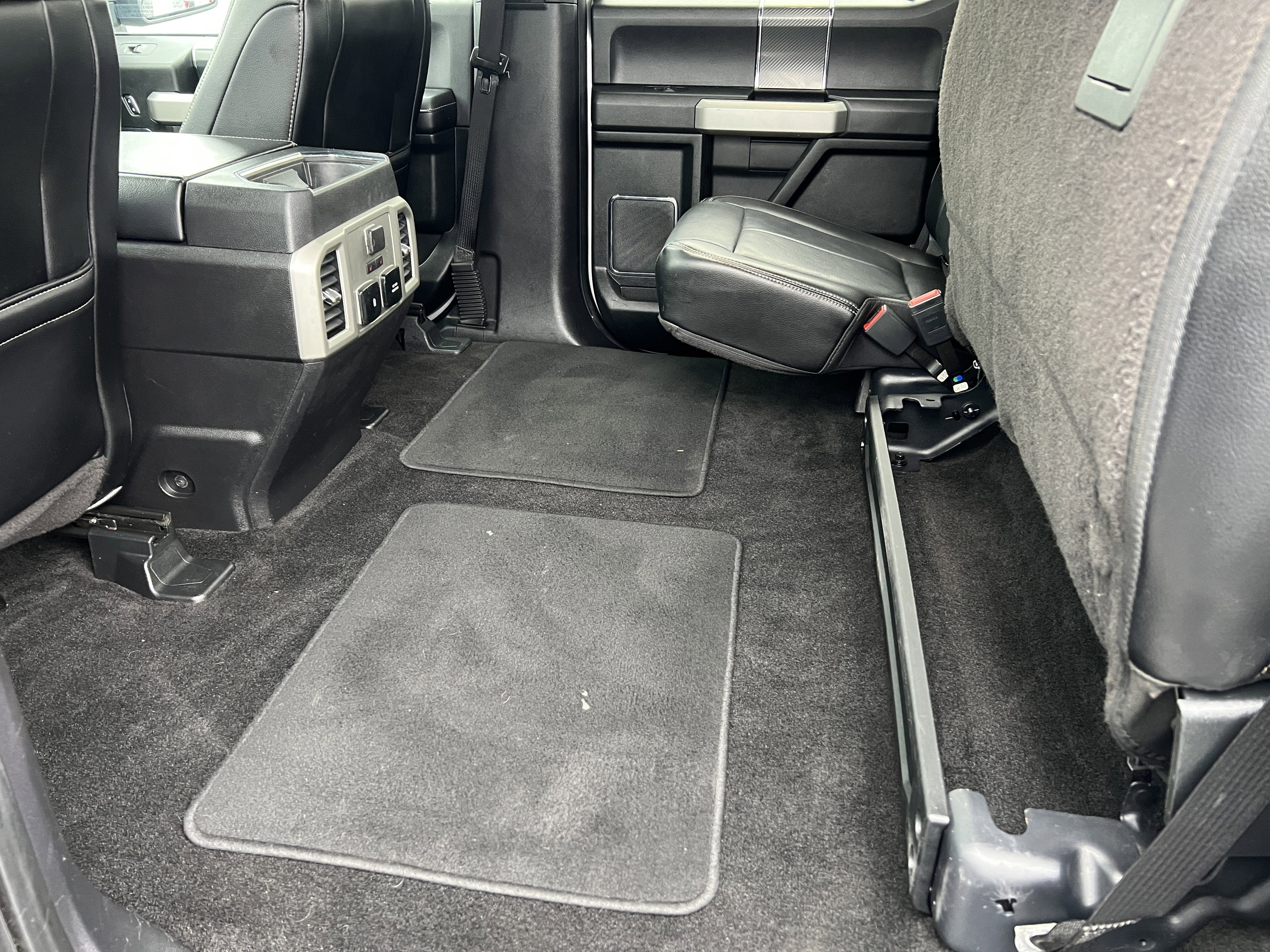 Used 2018 Ford F150 Lariat w/ Equipment Group 502A Luxury image 17