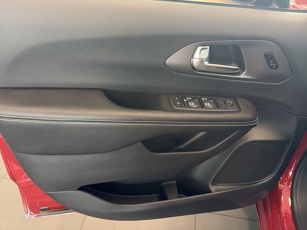 New 2026 Chrysler Pacifica Select FWD image 13