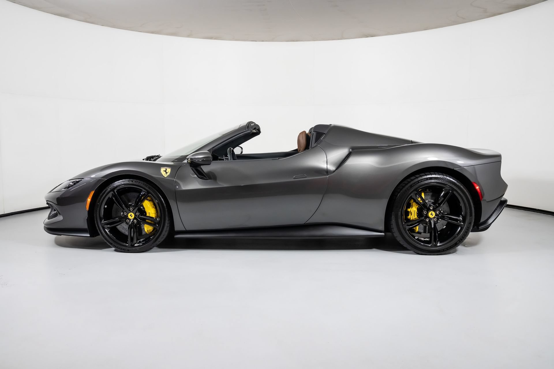 Used 2023 Ferrari 296 GTS RWD image 3