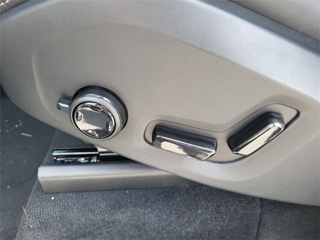 Certified 2025 Volvo XC90 B6 Ultra w/ Lounge Package image 12